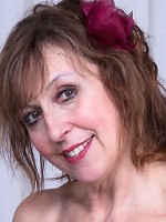 Curvy British housewife getting very frisky