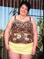 Curvy British housewife getting very frisky