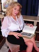 Curvy British housewife getting very frisky