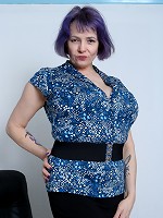 Curvy British housewife getting very frisky