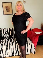 Curvy British housewife getting very frisky