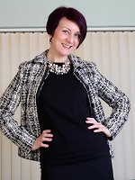 Curvy British housewife getting very frisky